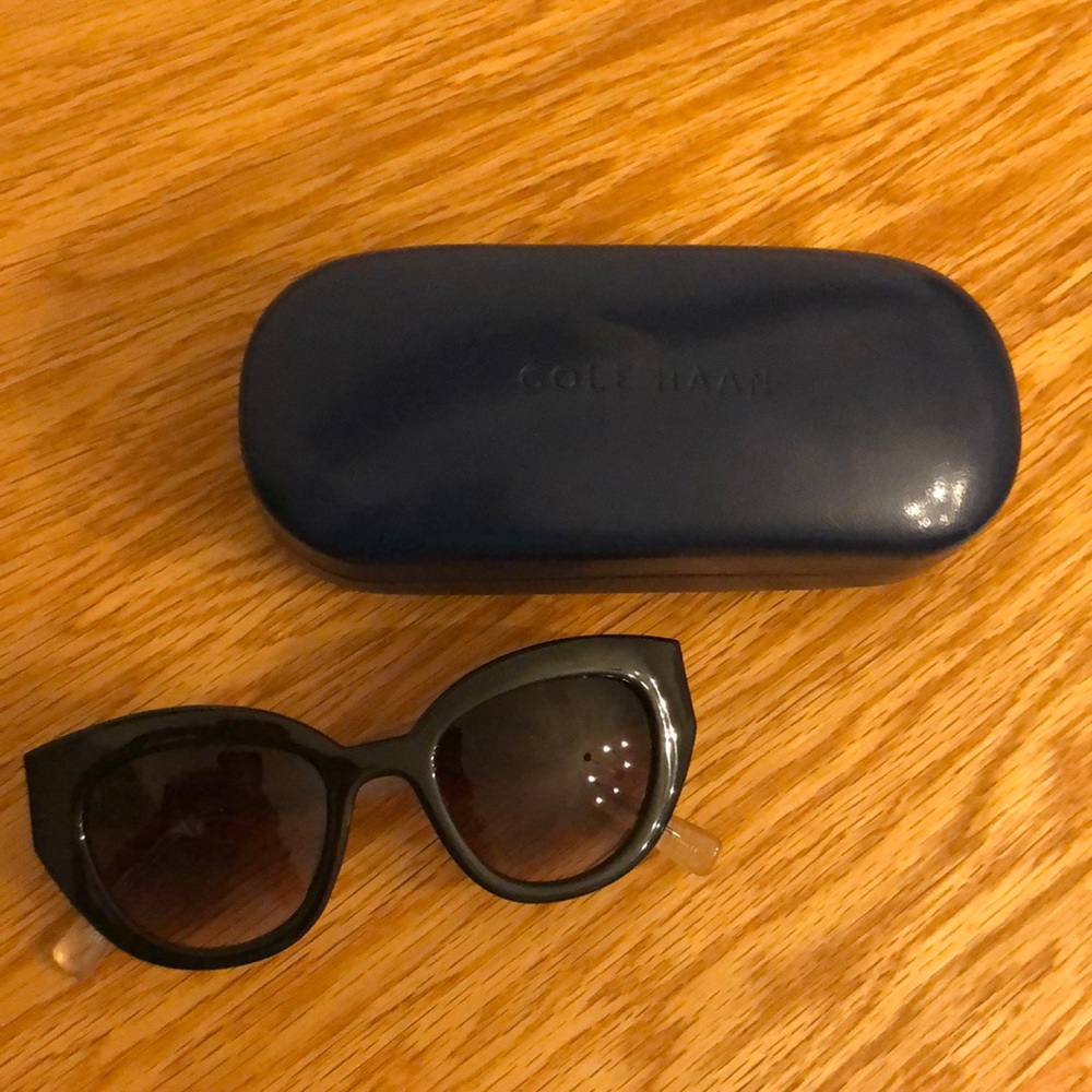 Cole Haan sunglasses in Navy/lucite - Picture 1 of 6